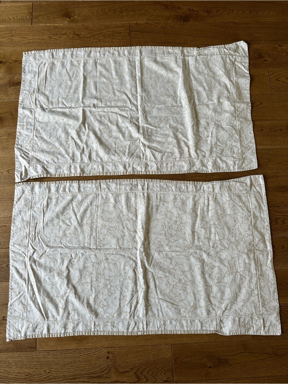 Palais Royal Yves Delorme Paris 100% Cotton Made in Italy 2 King Pillow Cases